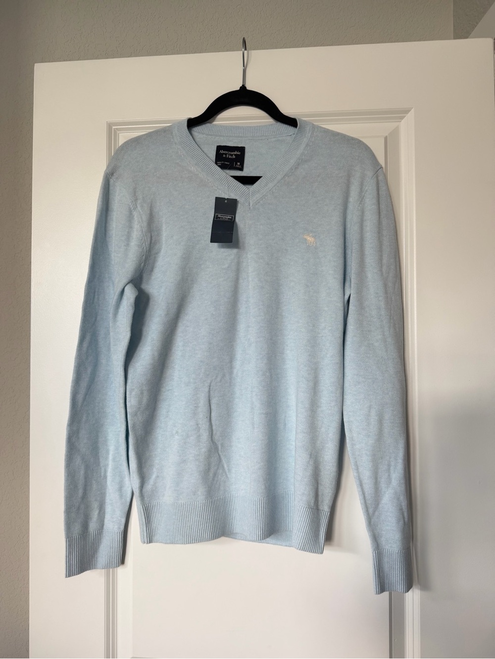Abercrombie & Fitch Women’s Light Blue V-Neck Sweater